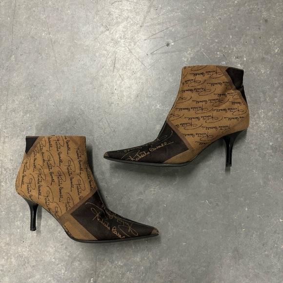 Y2K Roberto Cavalli Canvas Newspaper Print Pointed Toe Ankle Heel Boots Monogram - Picture 1 of 16